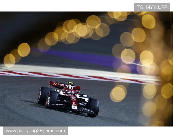 F1赛季最新动态：车手排名风云变幻赛道精彩瞬间全解析