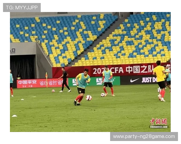 中国足球队新帅上任后首次亮相带队训练目标明确全力冲击世界杯预选赛