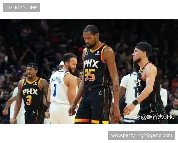 杜兰特布克比尔同场难题升级太阳三巨头进攻球权分配再引更衣室争议